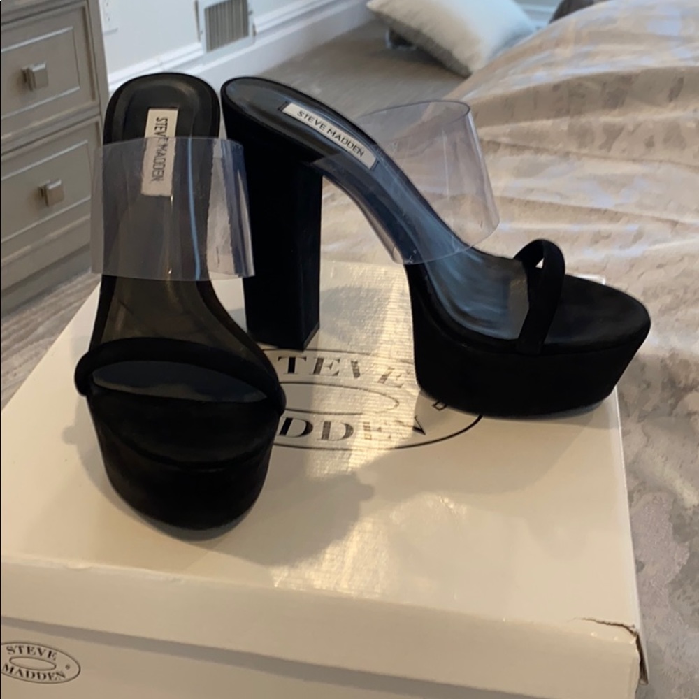 Steve Madden DEJA black Suede platform. Size 8.5